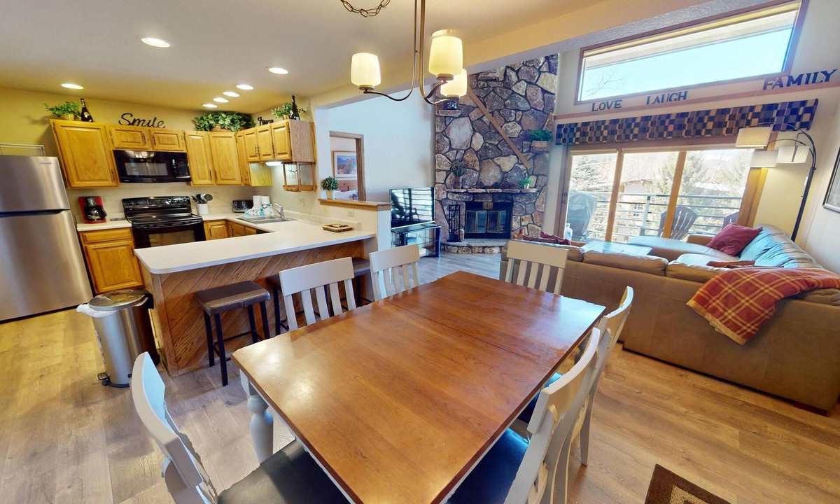 Mountain House Condo | On River Trail! Pool, Hot Tub, Elevator! Walk to Festivals, Dining, Shops