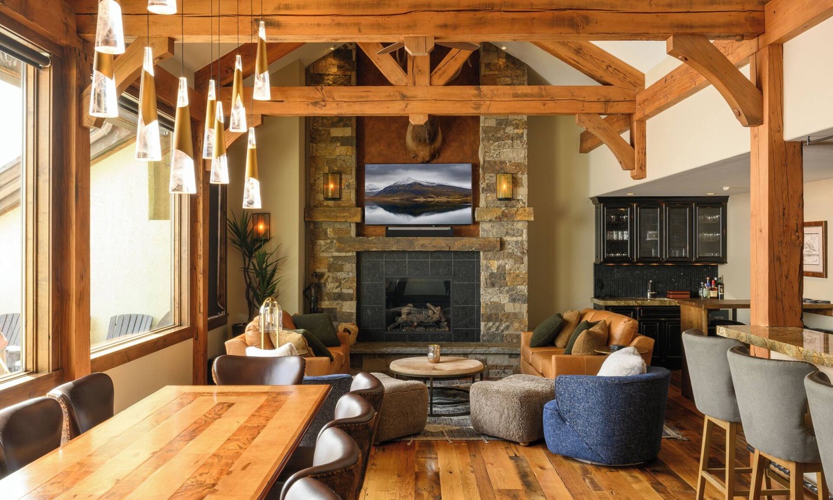 Mount Crested Butte Condo | One-of-a-kind Ski-in/out Mountain Experience! Private HOT TUB!