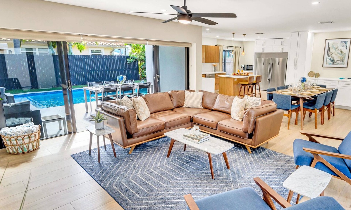 Bermuda Riviera House | Open Concept Bungalow | Walk to Beach | Lush Neighborhood | Pearl Key