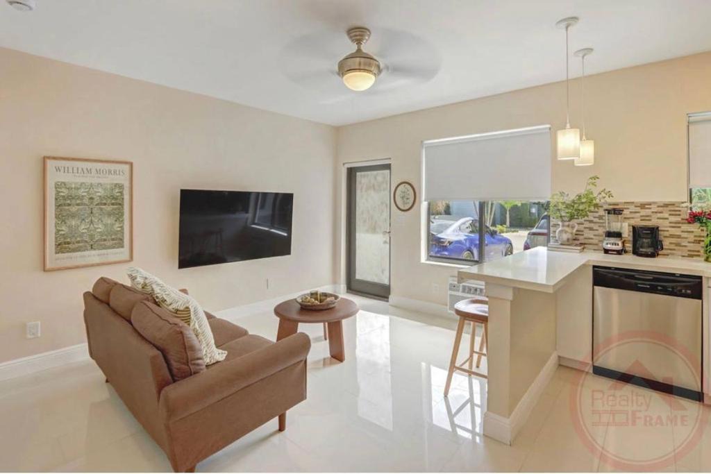 Beverly Heights Apartment | Open-Concept Urban Stay