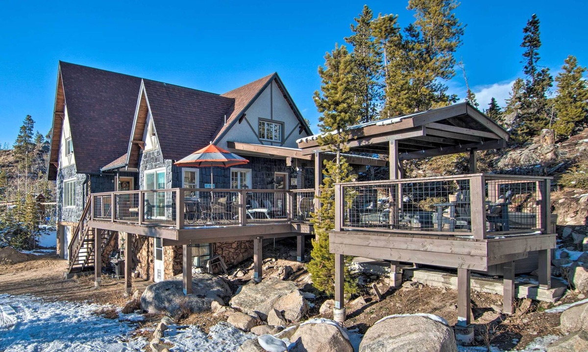 Grand Lake House | Outdoor Kitchen & Swim Spa: 1-Acre Grand Lake Home