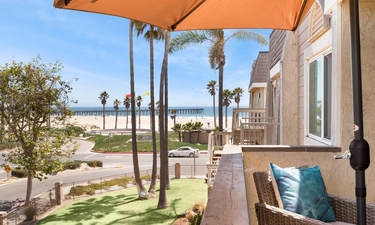 Port Hueneme Condo | Outstanding 2 bedroom Ocean front condo - Pet friendly!