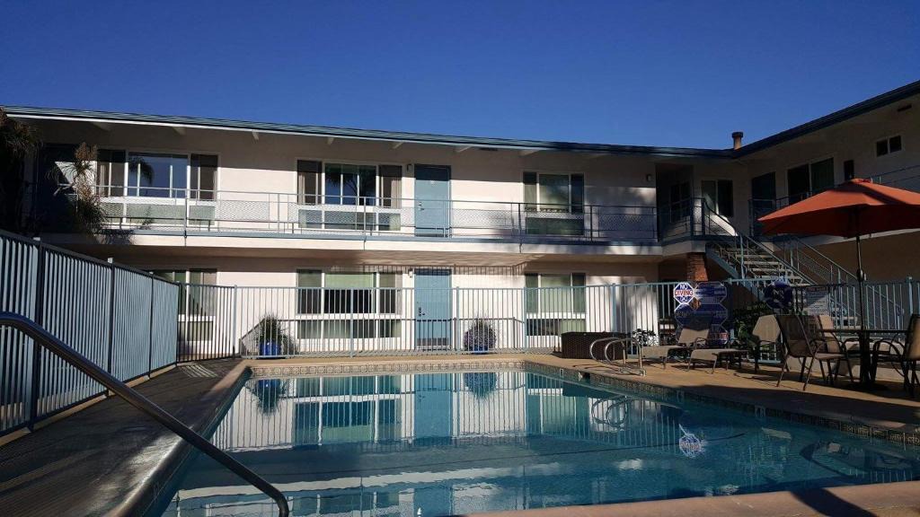 East Beach Hotel | Pacific Crest Hotel