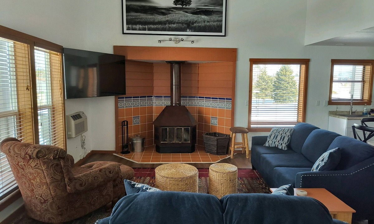 Pagosa Springs Condo | Pagosa Uptown Condo w/Queen Loft. Pet Friendly!