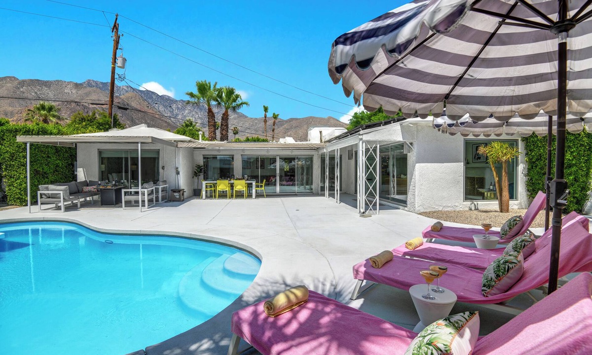 Little Tuscany House | Paloma's Paradise - NEW LISTING! Vintage glamour meets Mid-Century Style