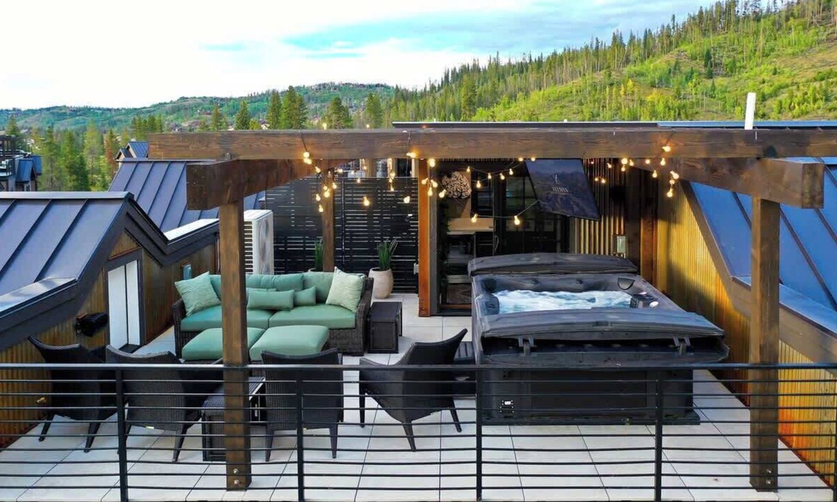 Winter Park Ski Chalet | Pano Views | Hot Tub | Entertainment