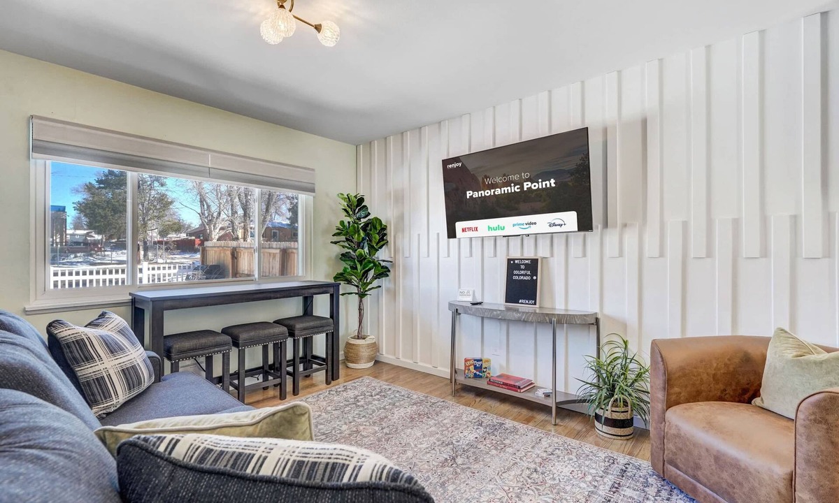 Central Colorado Springs House | Panoramic Point - Downtown King Full Kitchen