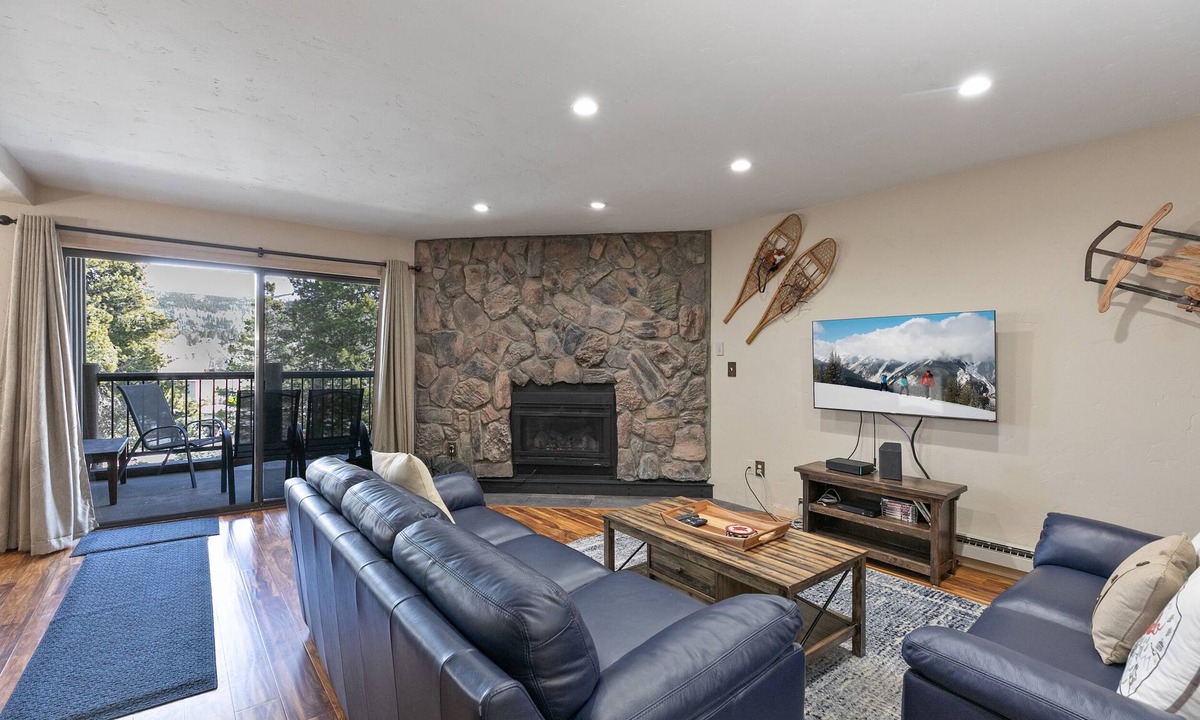 Four O'Clock Condo | Park Place Quandary Peak Condo: Ski-in, Downtown Breck
