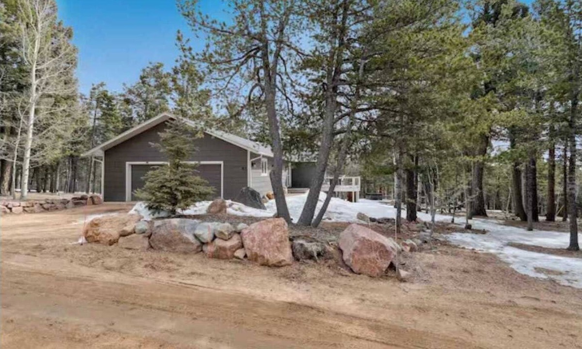 Woodland Park House | Peace in the Pines ,Hot Tub & Pikes Peak Views