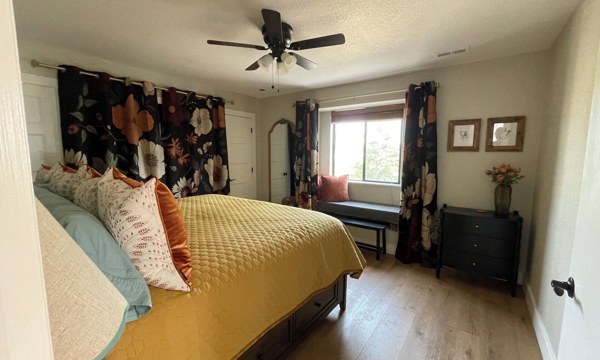 Bailey Cabin | Peaceful 2-bedroom Pet-Friendly cabin in adorable Bailey for a cozy getaway