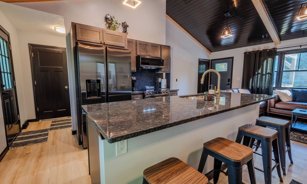Windsor House | Peaceful Country Retreat w/Firepit Near Venues & Private Setting.