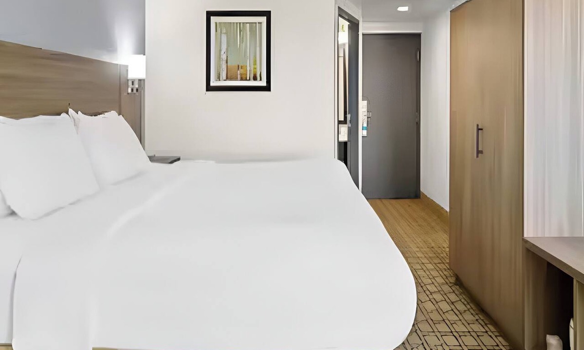 Cranberry Township Hotel | Peaceful Getaway Room w/Complimentary Breakfast - Local Highlights