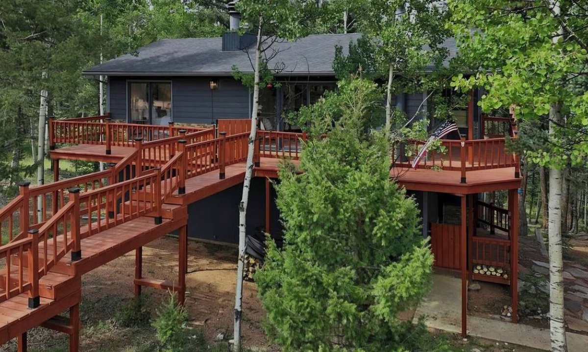 Spring Valley House | Peaceful Mountain Retreat in the Pines