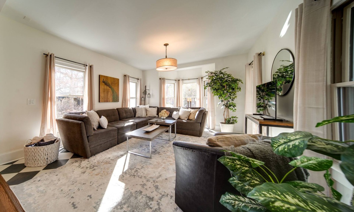 Peninsula House | Peninsula Paradise - Walk to Hiking & Shopping!