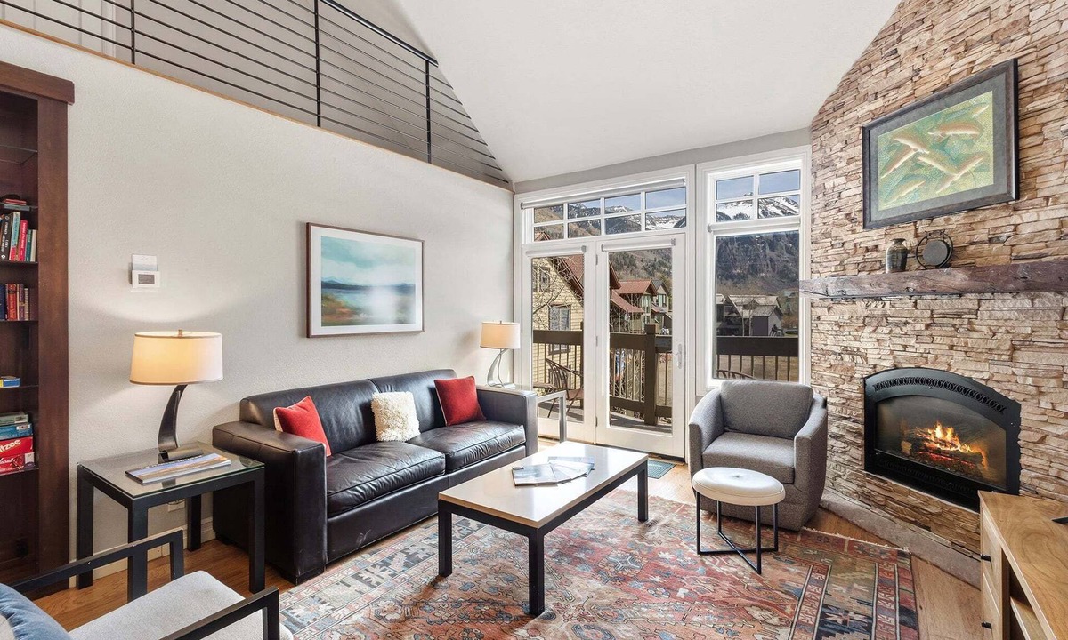 Telluride Condo | Penthouse Paradise 3 BR with Loft, Valley Views, Hot Tub and private deck