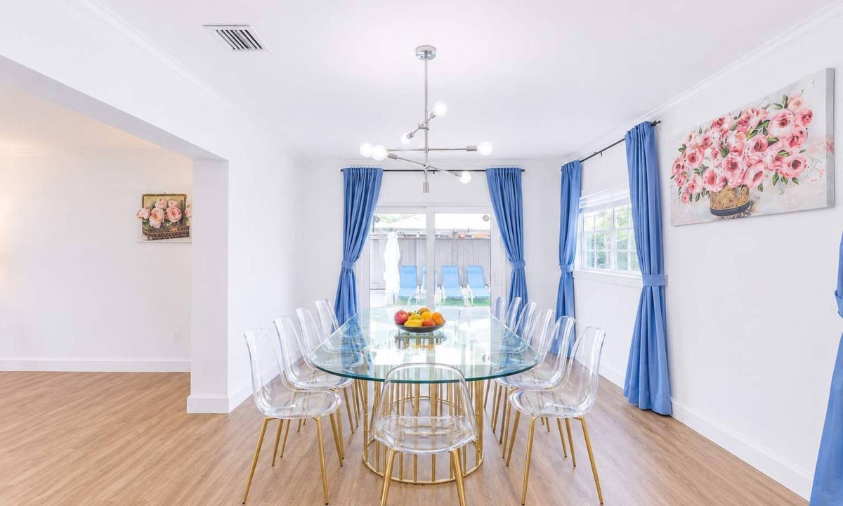 Hallandale Beach House | People You Meet on Vacation