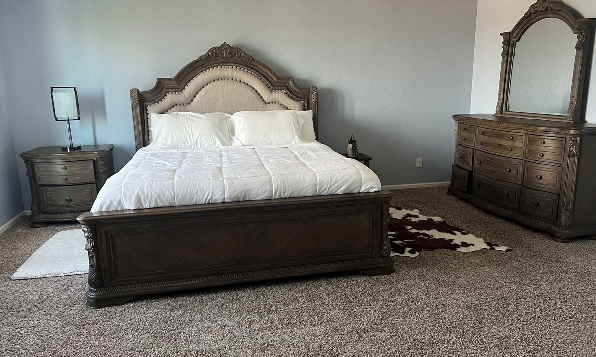 Gateway House | Perfect 4 bedroom house with large kitchen and living room located close to DIA