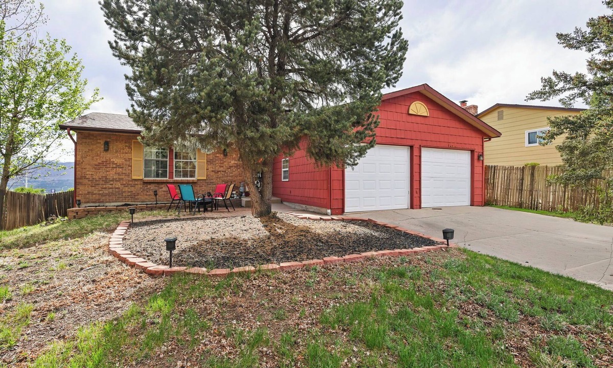Briargate House | pet friendly central location king bed peaceful