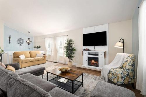 Mount Pleasant House | Pet Friendly Farmhouse with Yard & BBQ