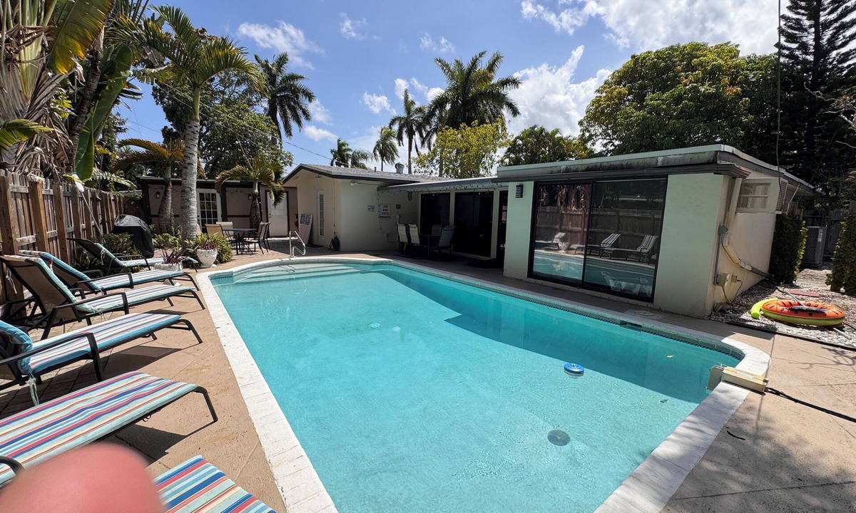 Wilton Manors House | Pet Friendly, Flamingo retreat w Pool & Guesthouse