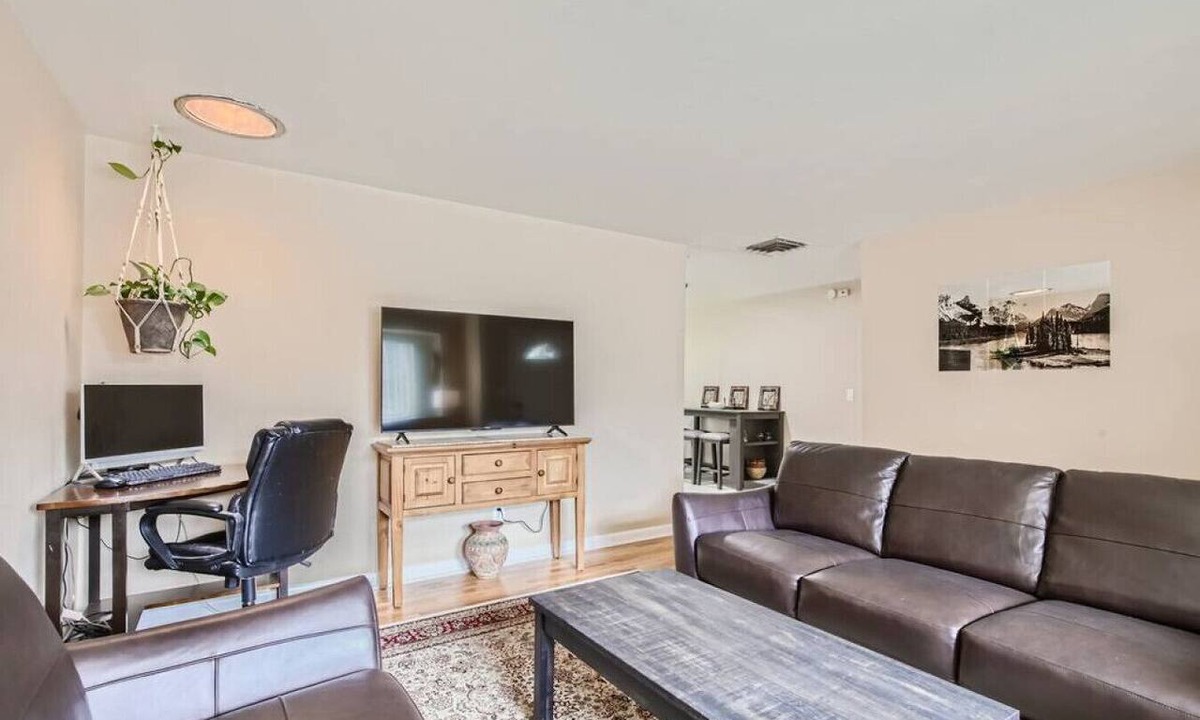 Lakewood Apartment | Pet Friendly I 3bd I Red Rocks I Belmar I Denver