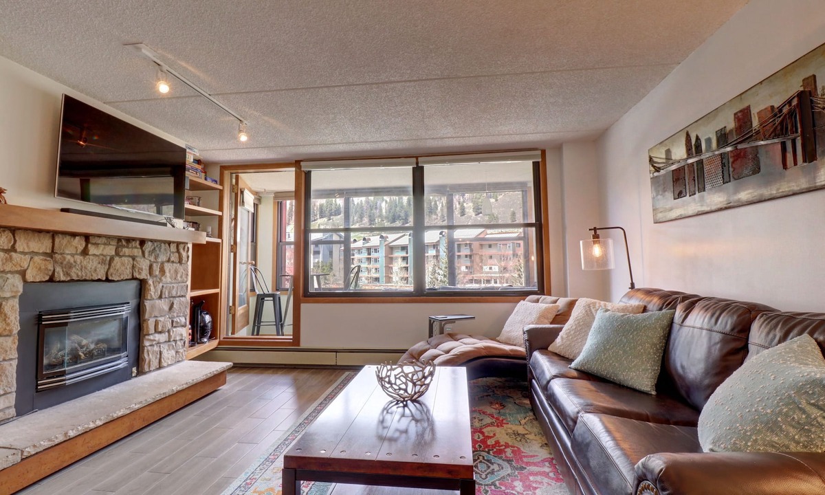 Copper Mountain Village Condo | Pet-Friendly Modern Condo, Great Location, Views, Amenities, Hot Tub - VS348