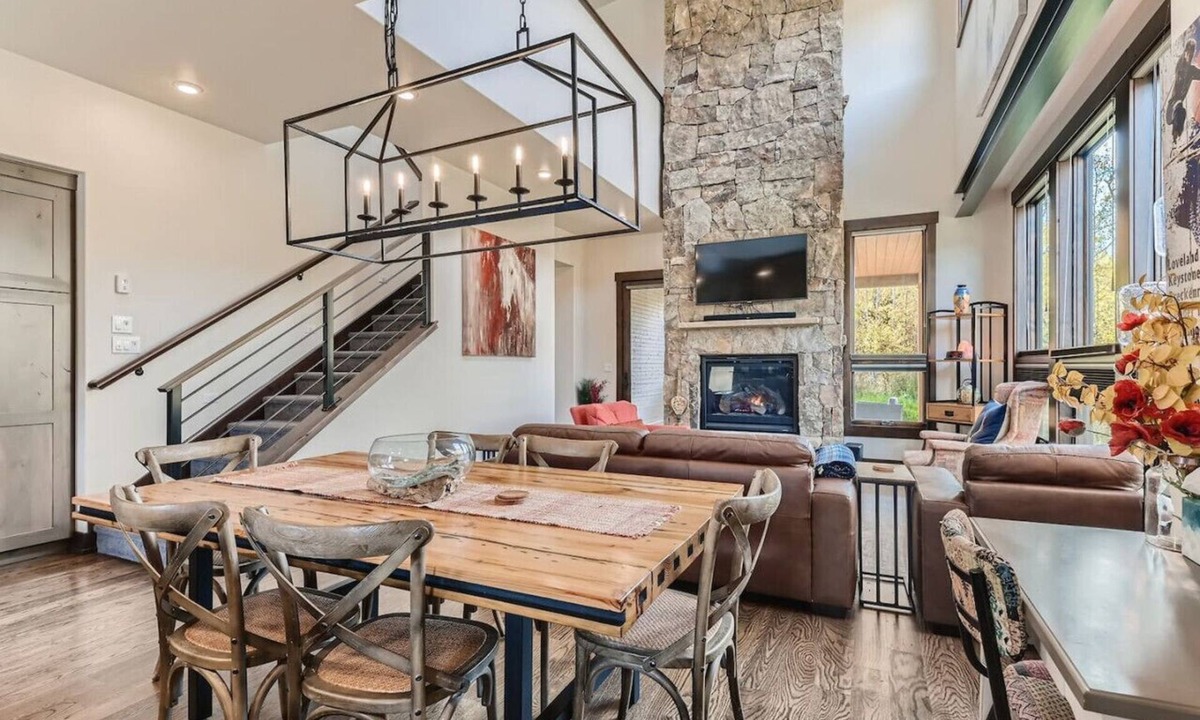 Silverthorne House | Pet-Friendly Mountain Retreat | Private Hot Tub | Near Hiking Trails | Summit Sky Ranch