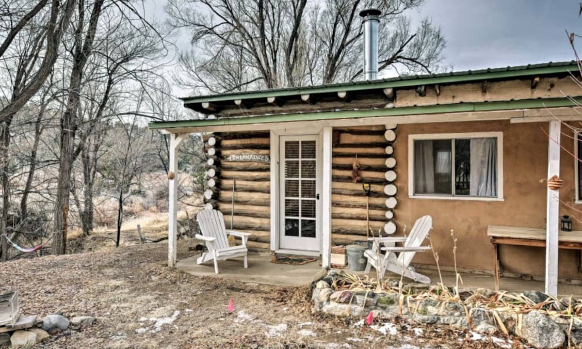 San Cristobal House | Petite Log Cabin on Organic Farm in New Mexico