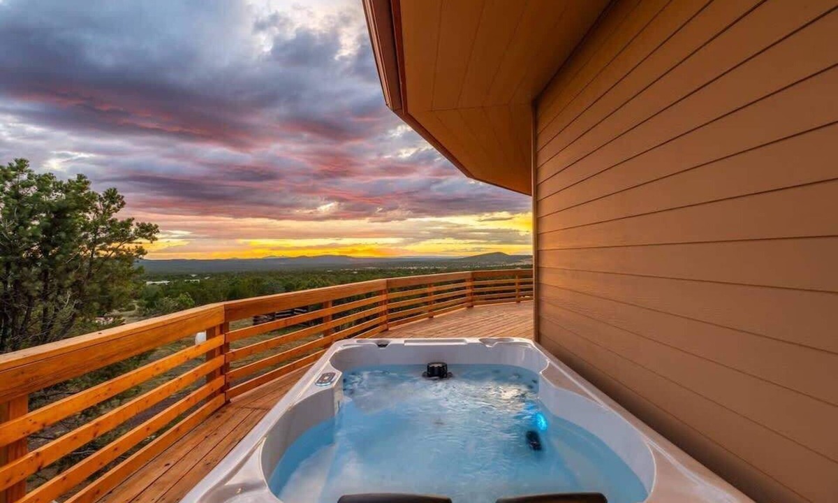 Williams House | Pickleball, Jacuzzi, Grand Canyon, Sleeps 16