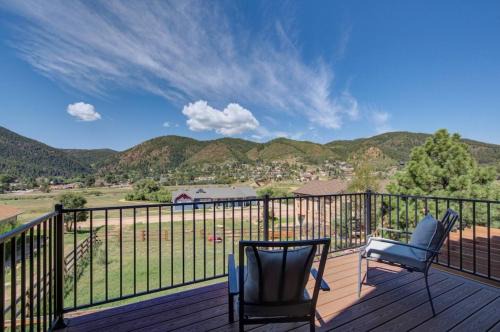 Palmer Lake House | Picturesque Pueblo at Palmer Lake Sleeps 14