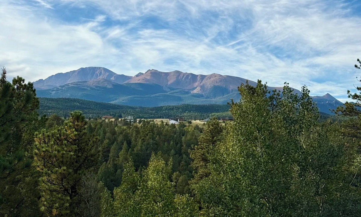 Woodland Park House | Pikes Peak Basecamp – Sleeps 16+ Mountain Views!