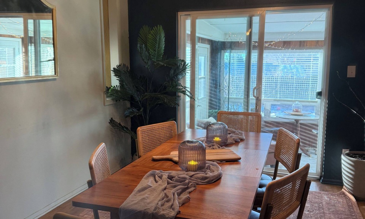 Cimarron Hills House | Pikes Peak view Retreat Sleeps 10 + Private Yard