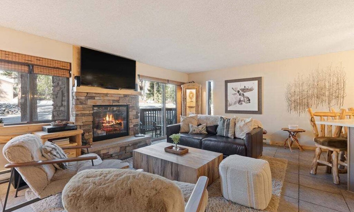 Four O'Clock Condo | Pine Ridge 15A: Great Location - Onsite Hot Tub!