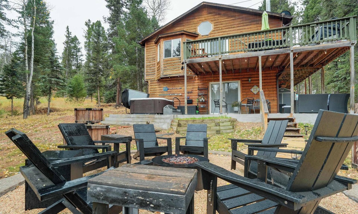 Florissant Cabin | Pinetop Cabin! Hot Tub, BBQ, Arcade & Scenic View