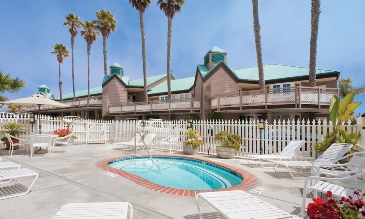 Downtown Resort | Pismo Beach | Romantic Beach Retreat | Pool + Beach