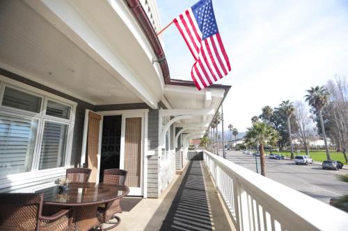 Carpinteria Apartment | Playa Penthouse (Ocean Views)