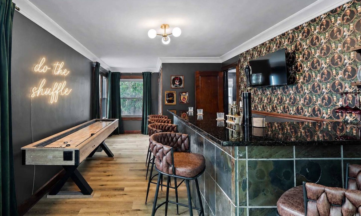 Berea House | Poker-Bar-Shuffleboard-Firepit-Walkable-Sleeps 10