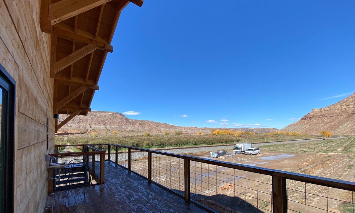 Delta House | Pole Barn Bunkhouse at Honey Rock Landing