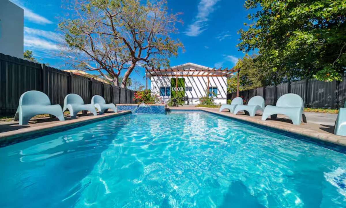 Hallandale Beach House | Pool Boutique 5 Villa by the beach, Heated pool Hot tub