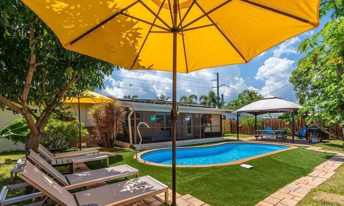 Imperial Point Villa | Pool House Near Beach w/ Sunroom and Lounge Areas
