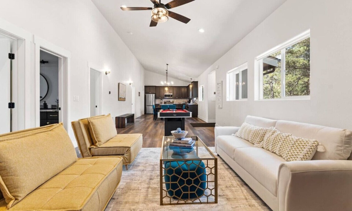 Florissant House | Pool Table | Hot tub | Modern Kitchen