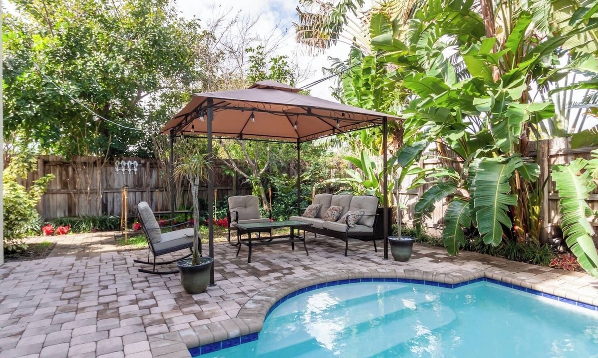 Imperial Point House | Poolside Boutique Guest House | Fort Lauderdale