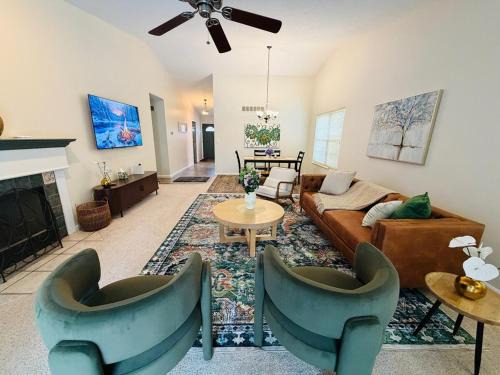 Cuyahoga Falls Villa | Premier 3BR Retreat - CVNP, Blossom & Boston Hills