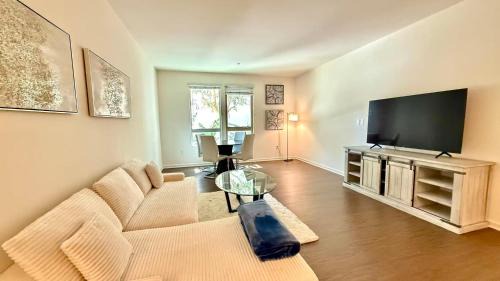 Tustin Apartment | Premium 1BR Near Irvine - Prime Location