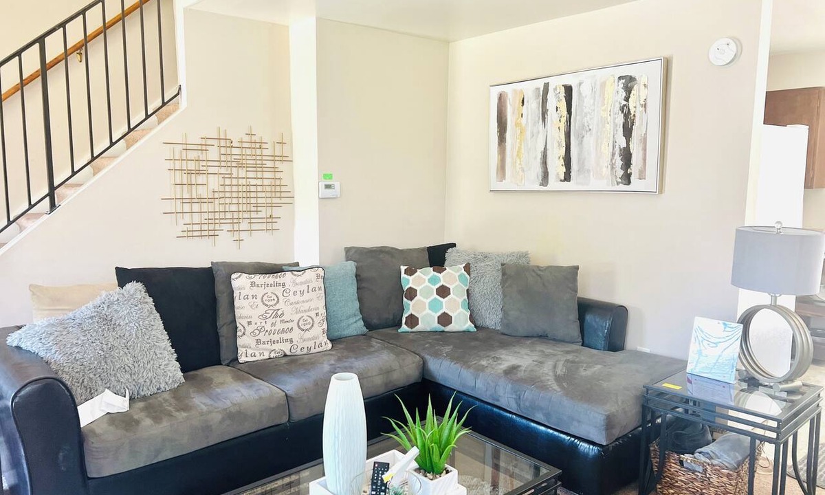 Eiber House | Prime Location - 10Mins to Redrocks - 8 Minutes to Downtown - Fenced yard