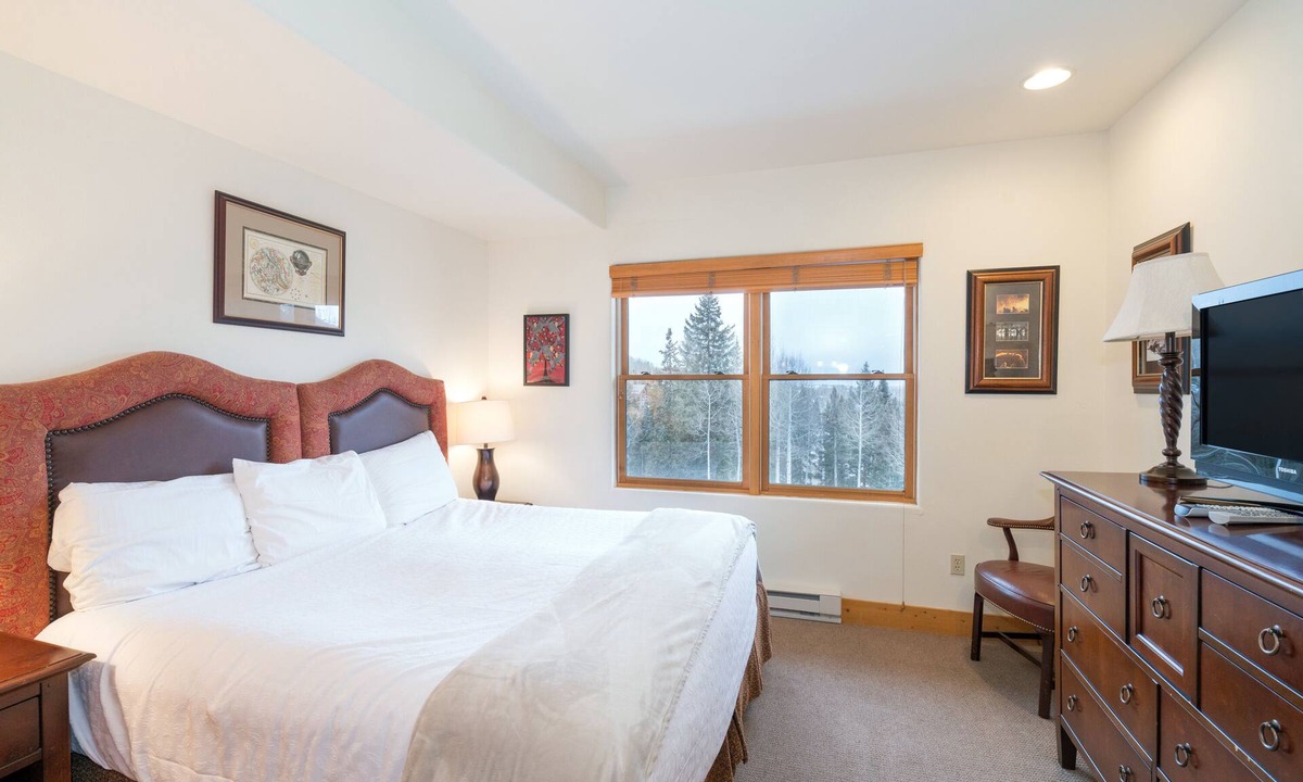 Mountain Village Hotel | Private and Clean Lock-Off King Room With Lovely Sunset Views