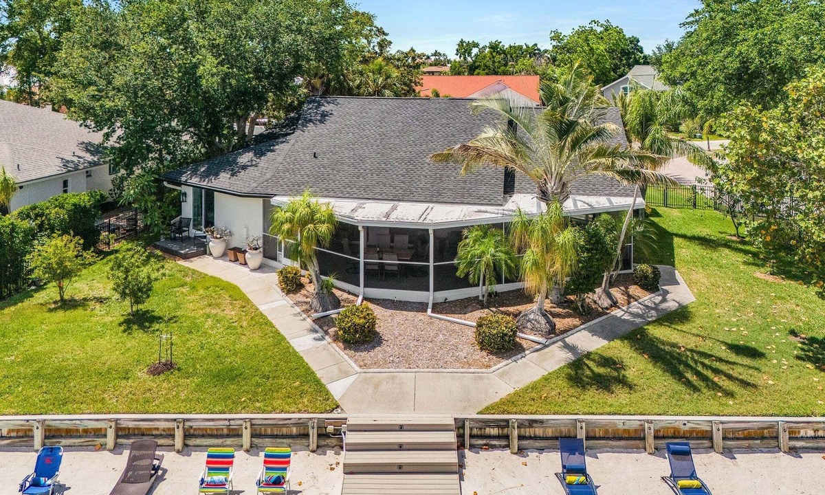 Apollo Beach House | Private Beachfront Fun, Kayaks, Dolphins & Sunsets Await - Fins & Grins - Roelens
