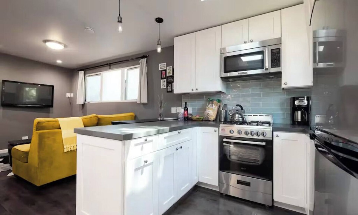 North Redondo House | Private, cozy guesthouse with full kitchen and bath and nice garden with seating
