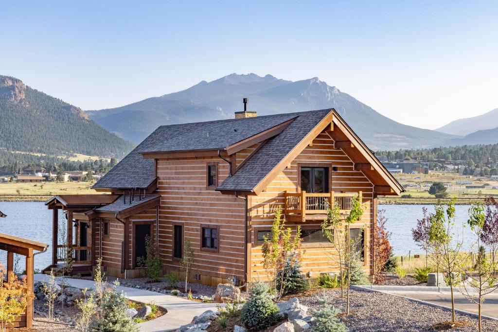 Estes Park House | Private Lakefront Cabin - Two Large Patios, Jacuzzi, Indoor/Outdoor Fireplace