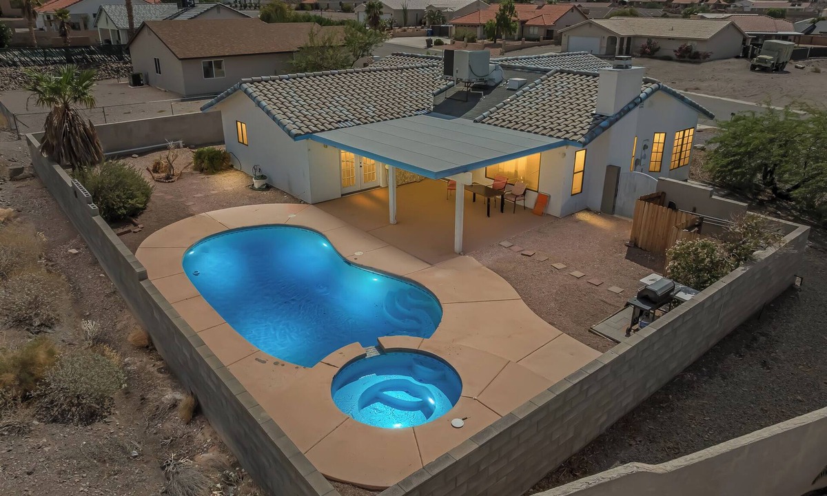 Sunridge Estates House | Private Pool, Home Away From Home!